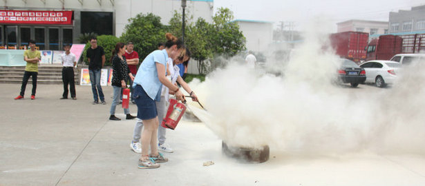 刘潭服装胜利举办十六届一次职工消防运动会