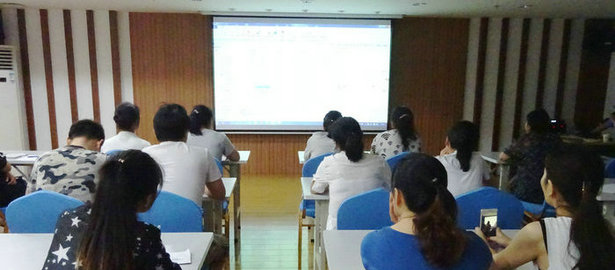 近期，刘潭服装举办制版软件培训会议